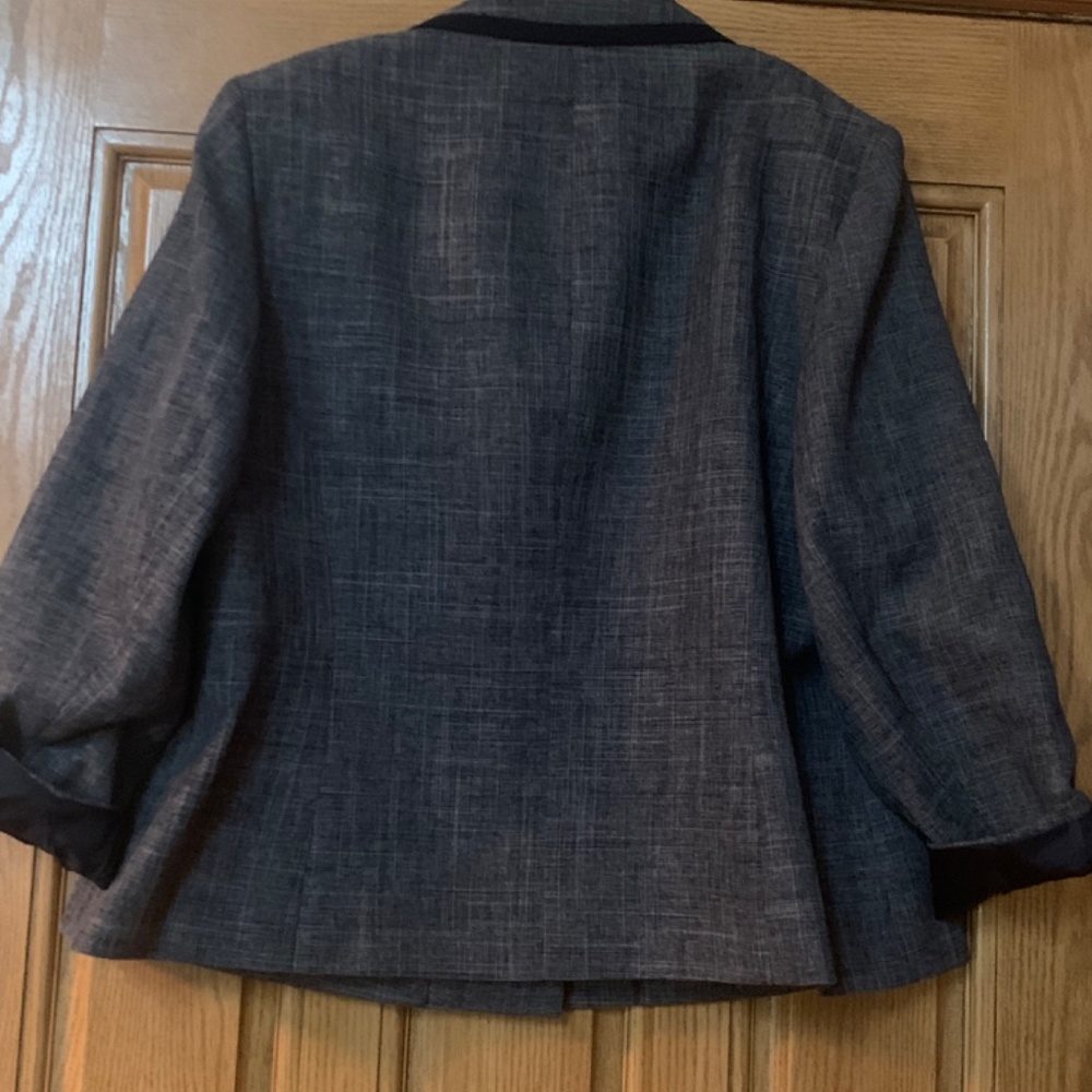 Suit jacket - Picture 2 of 3